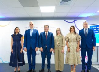 MICM y Ministerio de Educación lanzan “Embajadores STEM” para impulsar el talento que demandará la economía del futuro El ministro de Industria, Comercio y Mipymes, Víctor “Yayo” Sanz Lovatón, y el ministro de Educación, Luis Miguel De Camps, encabezaron el lanzamiento del programa “Embajadores STEM”, una iniciativa que movilizará a profesionales de ciencia, tecnología, ingeniería y matemáticas para inspirar a estudiantes de secundaria y fortalecer el talento joven que demandan los sectores estratégicos de la economía dominicana. 🇩🇴🚀📚