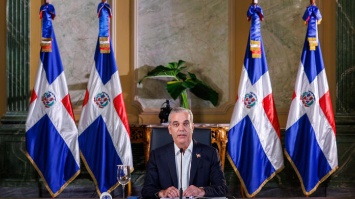 El presidente Luis Abinader y el ministro Luis Miguel De Camps presentan la estrategia nacional que respaldará el inicio del año escolar 2026 2027