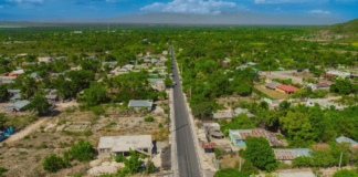 Presidente Luis Abinader inaugura obras viales, de educación y capacitación técnica en Independencia y Barahona