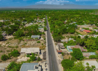 Presidente Luis Abinader inaugura obras viales, de educación y capacitación técnica en Independencia y Barahona