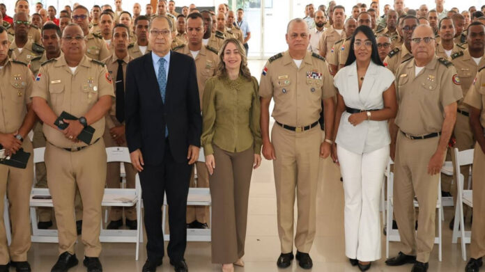 La ministra de la Mujer, Gloria Reyes, encabezó en el Ministerio de Defensa una jornada de la Consulta Nacional para la Reducción de Riesgos de Violencia hacia las Mujeres