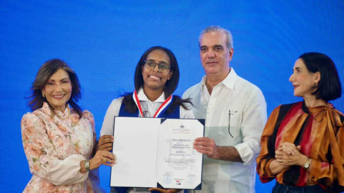 Presidente Abinader expresa orgullo por los jóvenes graduados de Oportunidad 14 24