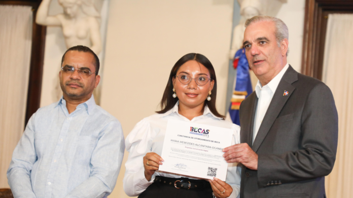 Presidente Abinader transforma la educación digital