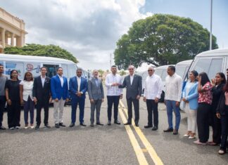 Presidente Abinader entrega 40 autobuses y fortalece el transporte universitario en todo el país