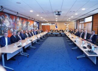 Valdez Albizu, Magín Díaz y Sanz Lovatón pasan revista a la economía junto a presidentes de la banca múltiple