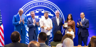 Presidente Luis Abinader inicia entrega oficial del pasaporte electrónico para dominicanos en Nueva York, Nueva Jersey y Boston