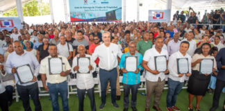 Presidente Abinader entrega 1,750 títulos de propiedad en Los Alcarrizos que benefician a unas 7,000 personas