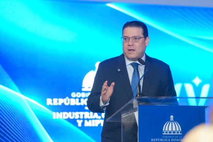 El ministro Eduardo Sanz Lovatón en la Semana de la Calidad 2026 del MICM