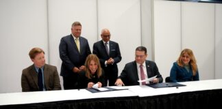 Yayo Sanz Lovatón firma alianza en SEMICON West para impulsar semiconductores en RD