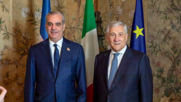 Presidente Luis Abinader y ministro de Asuntos Exteriores de Italia, Antonio Tajani, de Italia