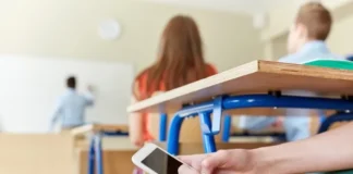 Prohibir no basta: la infancia frente al poder de los algoritmos